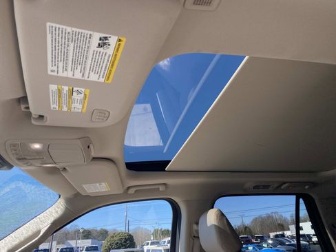 Used 2022 Ford Expedition Limited image 22