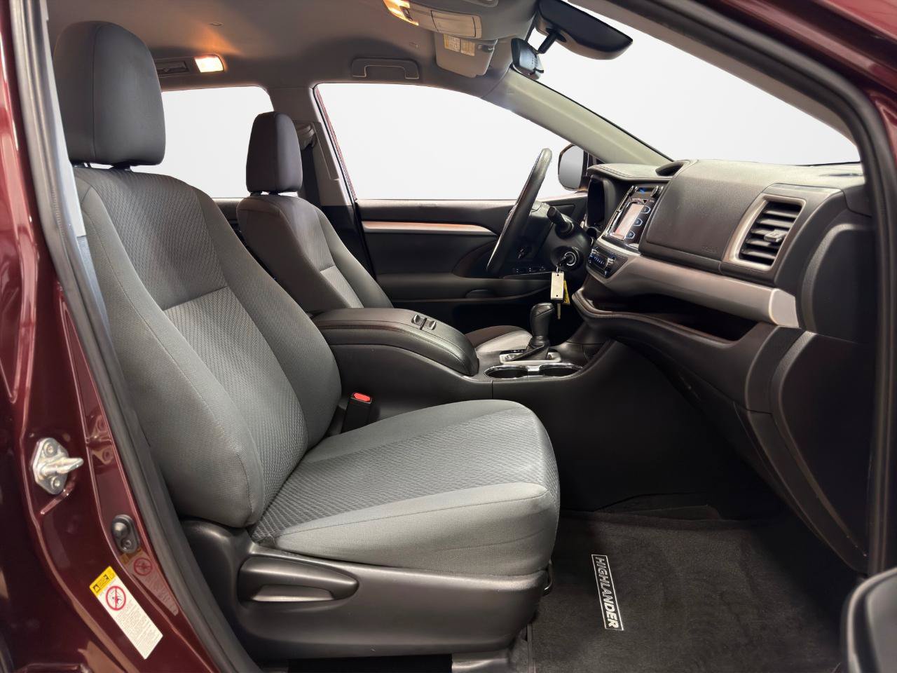 Used 2019 Toyota Highlander LE FWD image 27