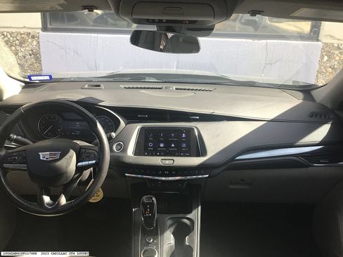 Used 2023 Cadillac XT4 Luxury w/ Cold Weather Package FWD image 12