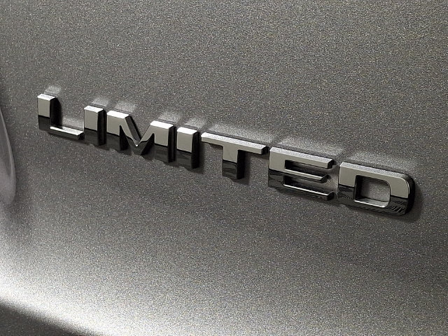 Used 2020 Jeep Cherokee Limited AWD/4WD image 32