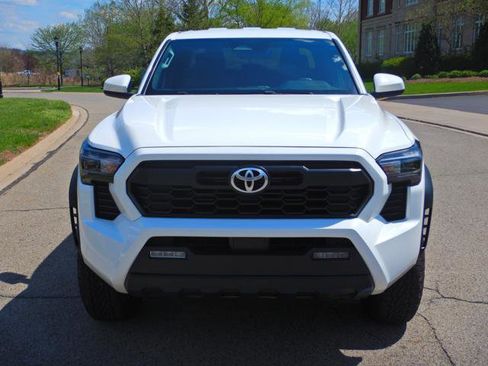 Used 2024 Toyota Tacoma TRD Off-Road AWD/4WD image 4