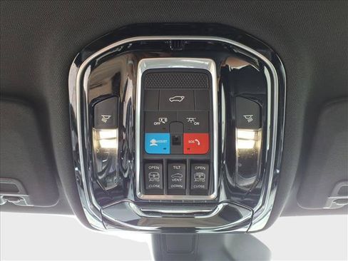 Used 2021 Jeep Grand Cherokee L Overland w/ Advanced Protech Group III AWD/4WD image 29
