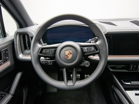 Used 2025 Porsche Cayenne S AWD/4WD image 11