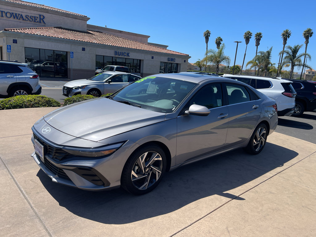 Used 2025 Hyundai Elantra SEL FWD image 1