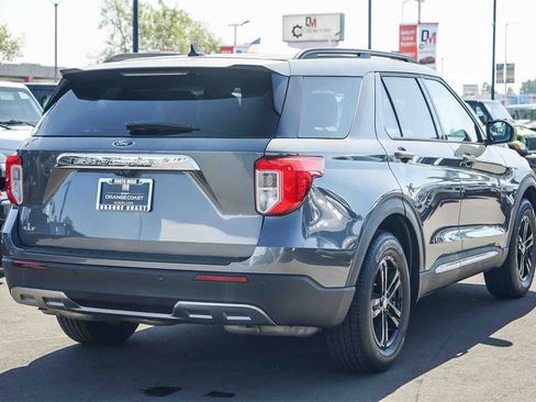 Used 2022 Ford Explorer XLT w/ Equipment Group 202A image 4