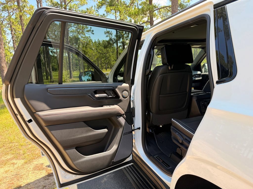New 2026 GMC Yukon AT4 Ultimate w/ LPO, Floor Liner Package AWD/4WD image 33