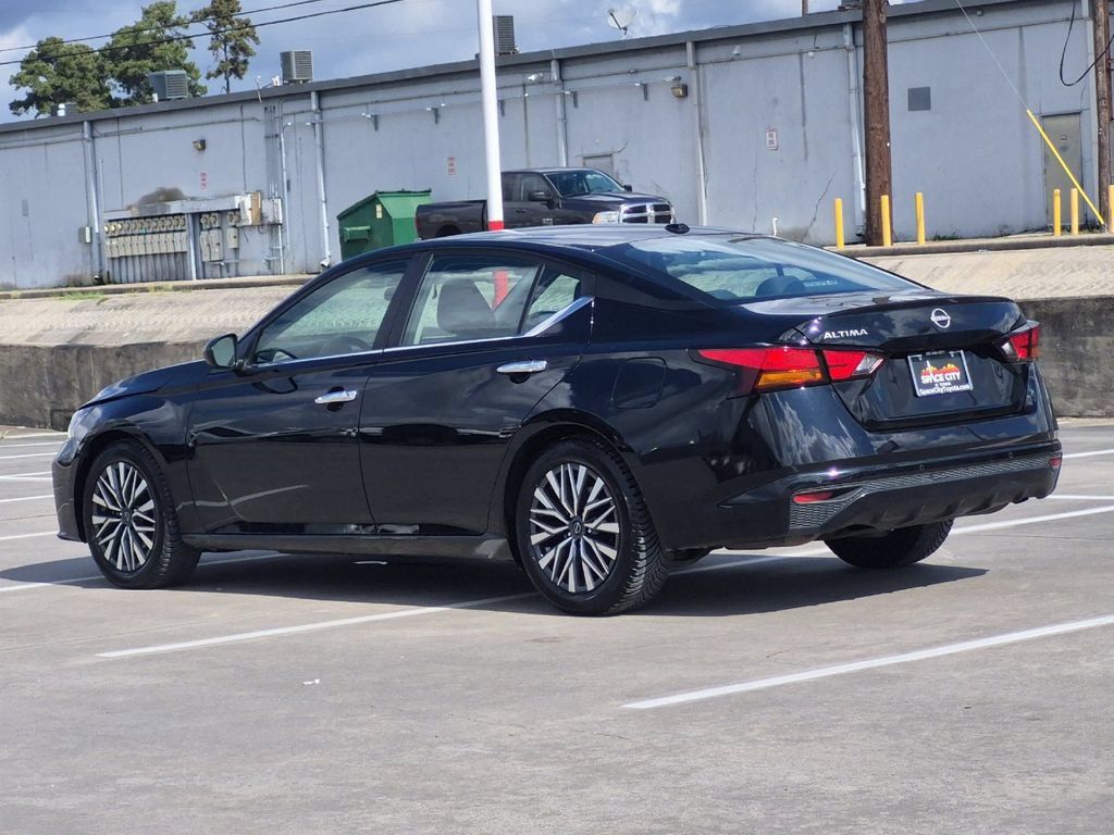 Used 2025 Nissan Altima 2.5 SV FWD image 4