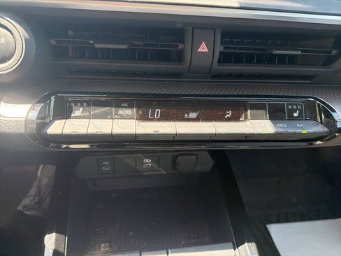 Used 2024 Toyota Prius XLE FWD image 12