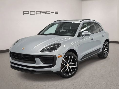 Certified 2025 Porsche Macan AWD/4WD image 1
