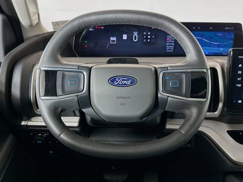 Used 2025 Ford Expedition Active image 18