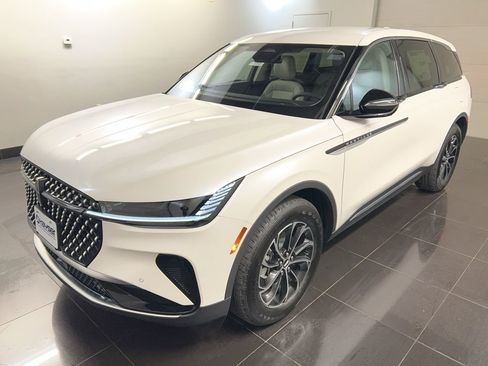 New 2026 Lincoln Nautilus Premier image 3