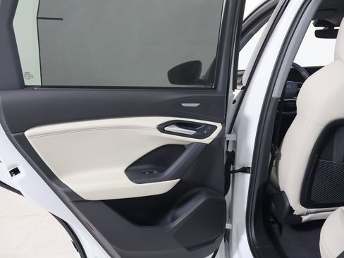 Used 2025 Audi Q6 e-tron Premium Plus image 24