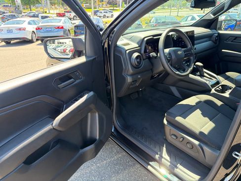 Used 2023 Chevrolet Colorado W/T w/ WT Convenience Package II AWD/4WD image 6