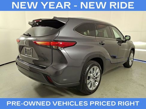 Used 2023 Toyota Highlander Limited image 8