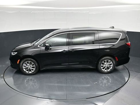 New 2026 Chrysler Pacifica Select image 15
