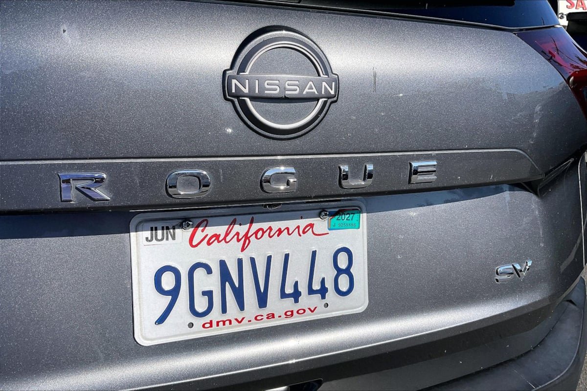 Used 2023 Nissan Rogue SV FWD image 8