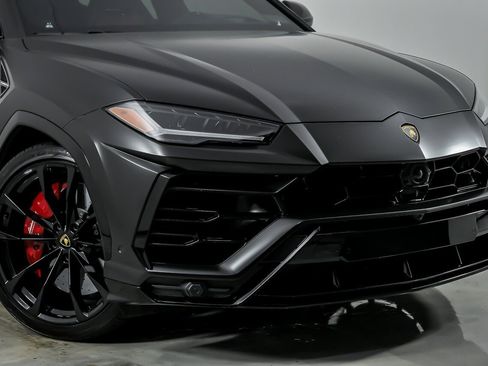 Used 2022 Lamborghini Urus AWD/4WD image 3