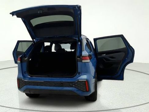 Used 2025 Volkswagen Tiguan SE R-Line FWD image 19