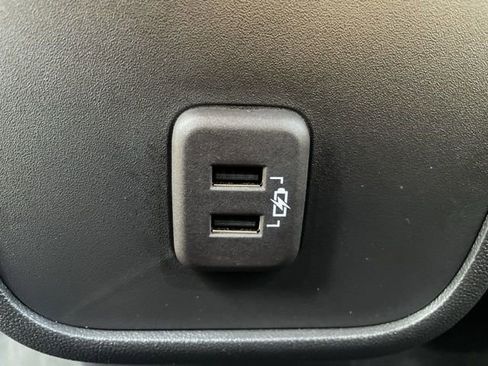 Used 2023 Chevrolet Equinox LT image 36