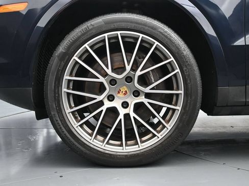 Used 2022 Porsche Cayenne AWD/4WD image 8