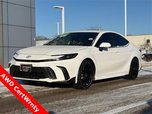 Used 2025 Toyota Camry LE image 7