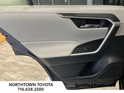 Used 2022 Toyota RAV4 XLE Premium image 20