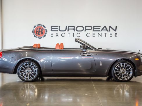 Used 2018 Rolls-Royce Dawn RWD image 15