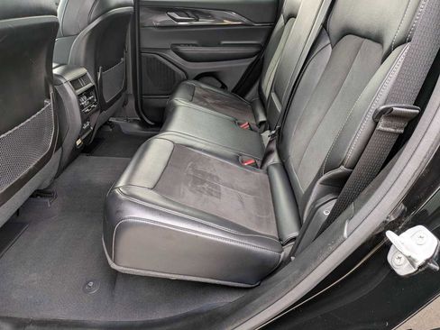 Used 2023 Jeep Grand Cherokee Altitude AWD/4WD image 17