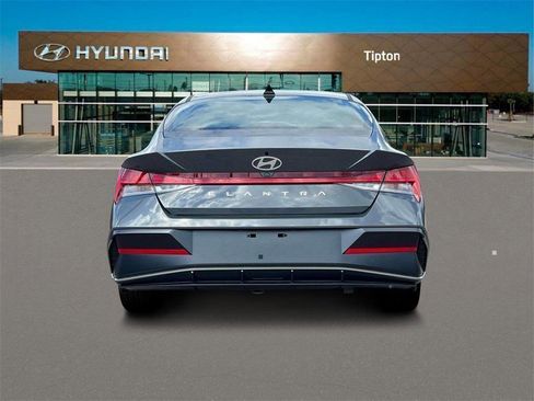 New 2025 Hyundai Elantra SEL image 6
