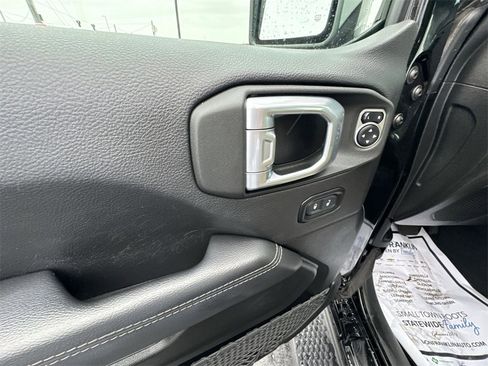 Used 2022 Jeep Wrangler Unlimited Sahara image 13