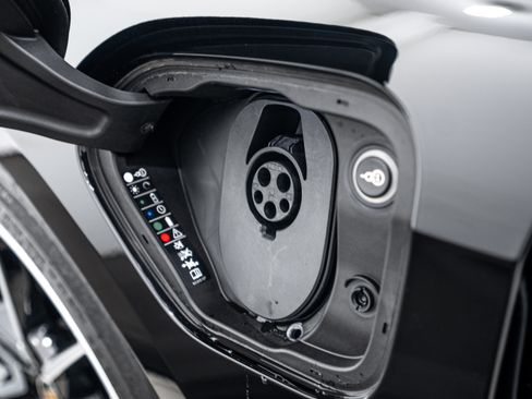 Certified 2023 Porsche Taycan image 27