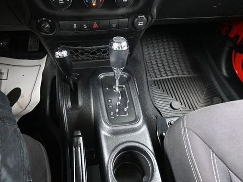 Used 2015 Jeep Wrangler Unlimited Sahara AWD/4WD image 11
