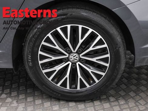 Used 2021 Volkswagen Jetta SE w/ SE Cold Weather Package image 33