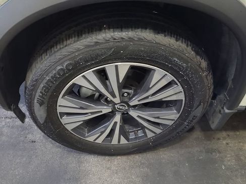 Used 2023 Nissan Rogue SV FWD image 16