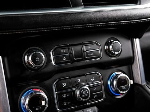 Used 2022 GMC Yukon XL SLE image 23