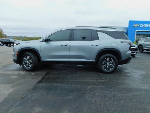 Used 2024 Chevrolet Traverse LT image 10