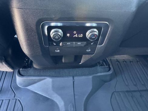 Used 2024 GMC Yukon SLT w/ SLT Luxury Package AWD/4WD image 20
