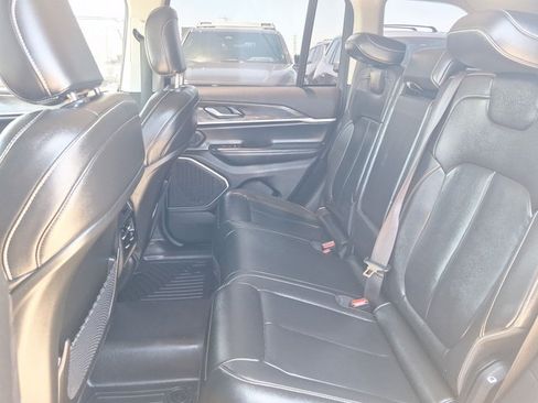 Used 2022 Jeep Grand Cherokee Limited RWD image 17