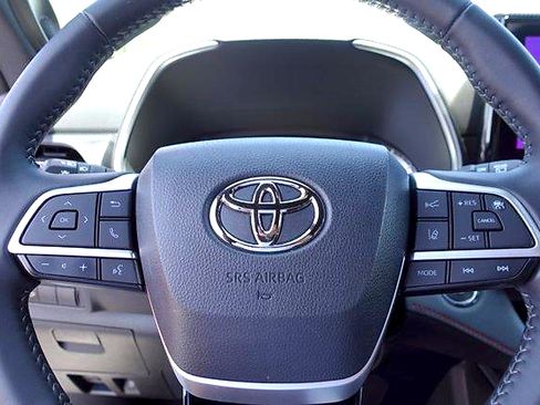 Used 2023 Toyota Highlander XSE AWD/4WD image 13