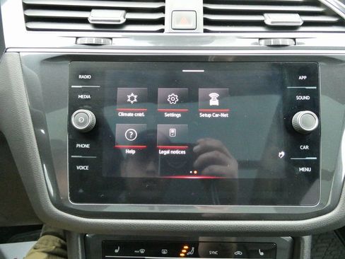 Used 2024 Volkswagen Tiguan SE R-Line image 28