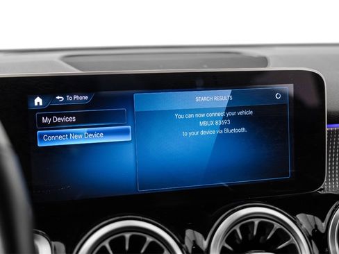 Used 2020 Mercedes-Benz GLB 250 w/ Premium Package image 31