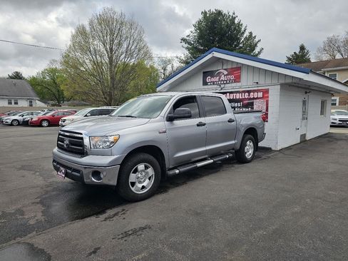 Used 2011 Toyota Tundra 4x4 CrewMax w/ TRD Off-Road Pkg image 5