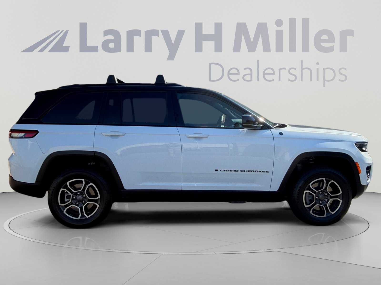 Used 2023 Jeep Grand Cherokee Trailhawk w/ Luxury Tech Group III AWD/4WD image 6