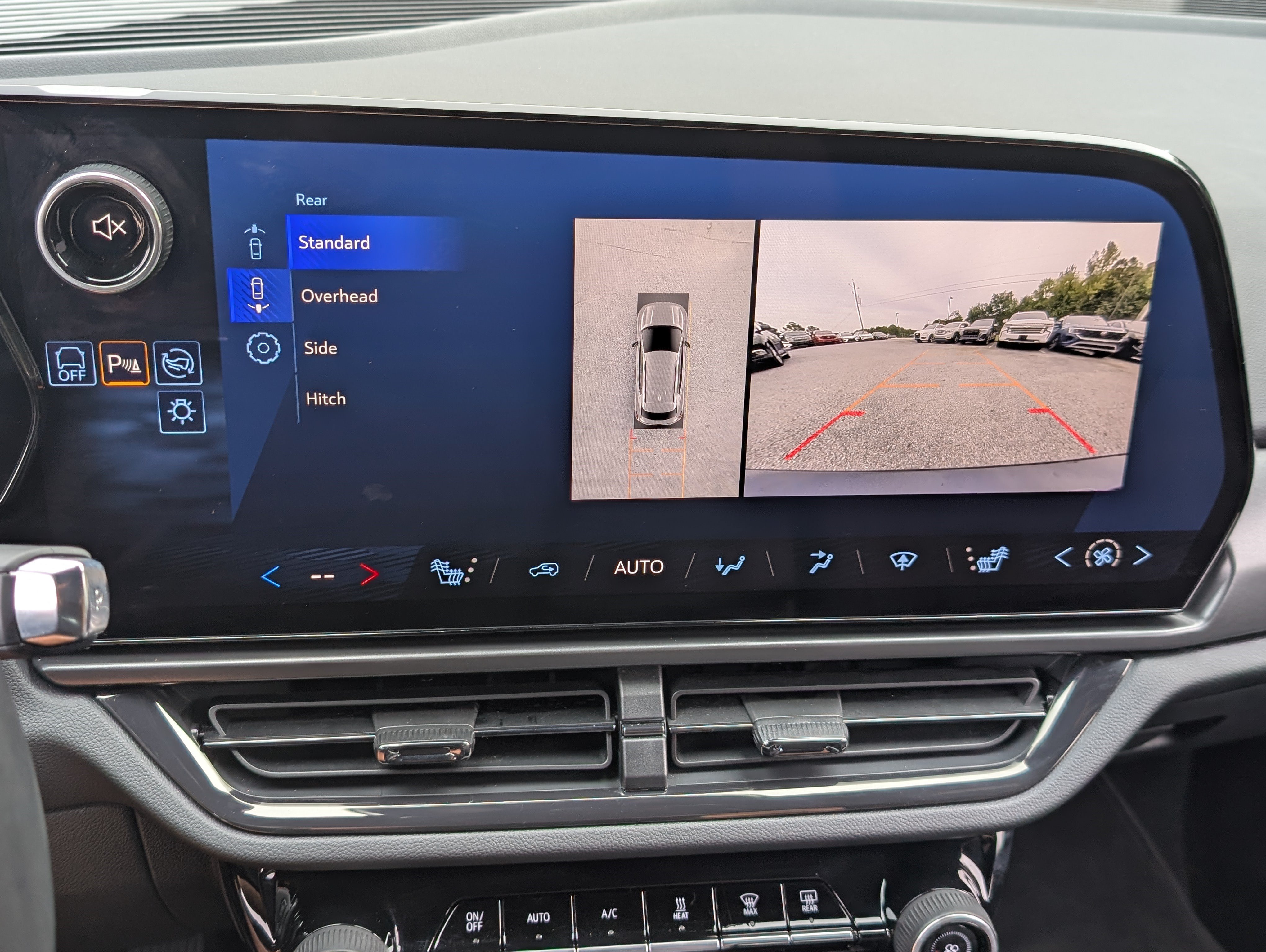 Used 2025 Chevrolet Equinox EV RS FWD image 27