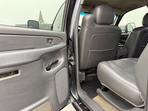 Used 2005 GMC Sierra 2500 SLT w/ Heavy-Duty Power Package image 18