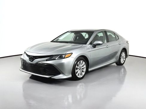 Used 2019 Toyota Camry LE FWD image 1