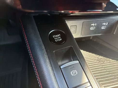 Certified 2025 Nissan Kicks SR AWD/4WD image 36