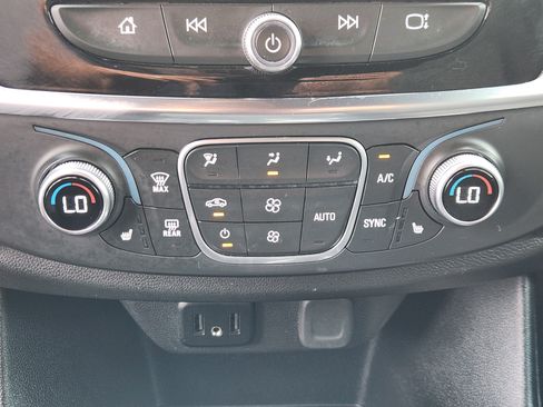 Used 2023 Chevrolet Traverse LT FWD image 21