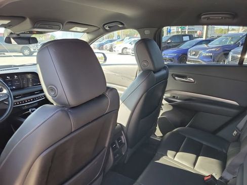 Used 2024 Cadillac XT4 Premium Luxury image 29