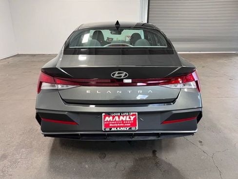 Used 2024 Hyundai Elantra SEL image 4
